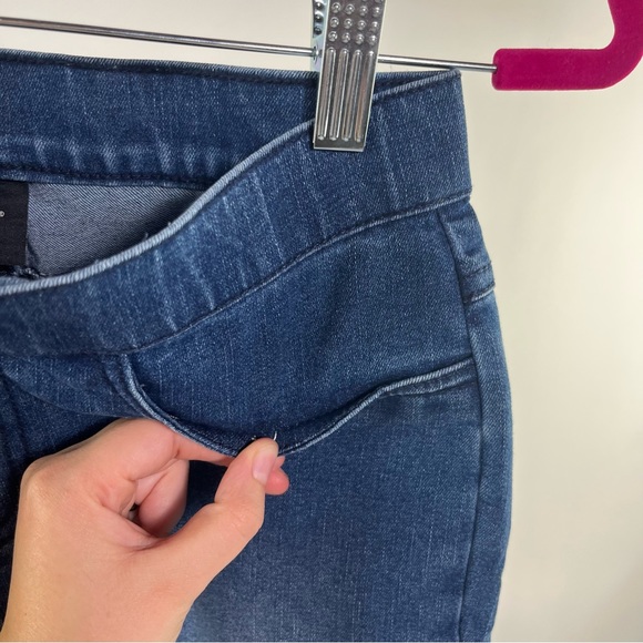 NWT Medium Wash Denim Mid-Rise Frayed Edge Leggings - Hue Studio - Picture 5 of 13